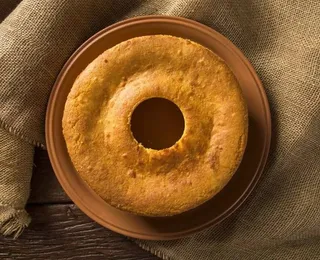Simples e gostoso: aprenda fazer o bolo de pão de queijo perfeito