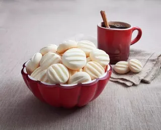 Só 3 ingredientes: como fazer sequilho de leite condensado em 10 minutos