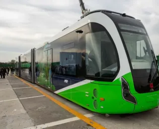Trem sem trilhos promete transformar o transporte público da cidade