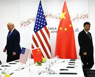 Trump anuncia tarifas adicionais de 100% para a China