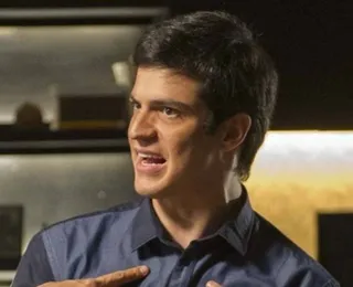 VÍDEO: ex-ator da Globo dá tapa e derruba celular de fã