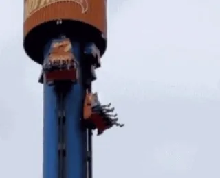 Vídeo: brinquedo trava e família fica presa a 100 m de altura no Beto Carrero