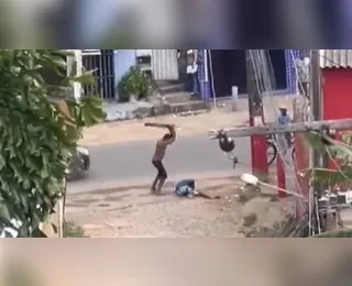 Vídeo: homem é brutalmente espancado com barra de madeira na rua