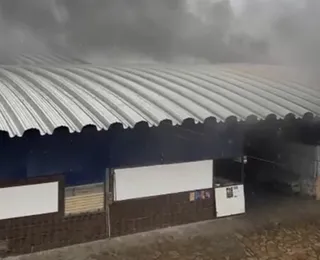 Vídeo: incêndio em feira popular deixa três pessoas feridas na Bahia