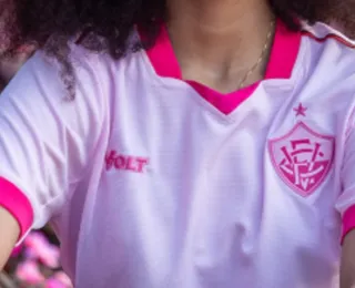 Vitória lança camisa para campanha do Outubro Rosa; veja fotos
