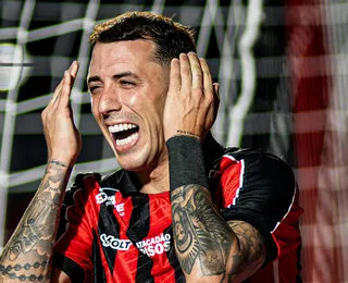 Vitória retorna ao Z-4 após jogo atrasado do Brasileirão