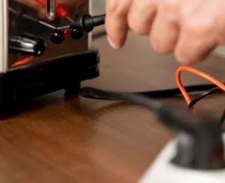 Você deixa este eletrodoméstico na tomada? Ele pode pegar fogo