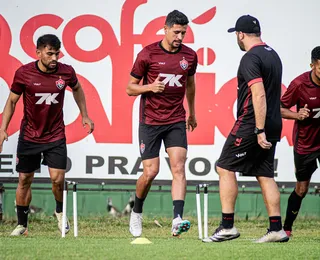 Volantes sem espaço podem pintar em escalação inédita do Vitória