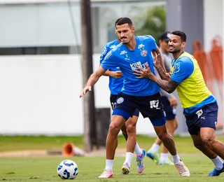 Zagueiros treinam no campo em reapresentação do Bahia; saiba mais