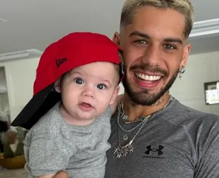 Zé Felipe causa polêmica ao surgir dirigindo com o filho no colo