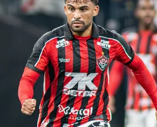 Zé Marcos recebe amarelo e desfalca o Vitória contra o Internacional