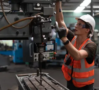 Em alta! 5 profissões que pagam R$ 15 mil sem necessidade de diploma - Imagem