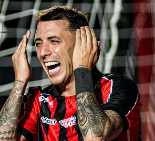 Vitória retorna ao Z-4 após jogo atrasado do Brasileirão - Imagem