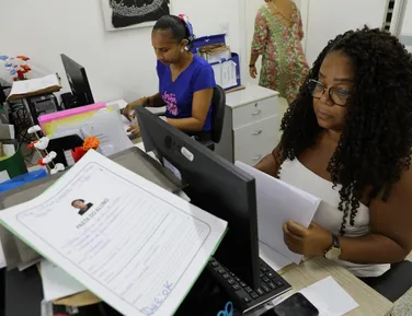 Atenção, alunos! Bahia abre período para renovar matrícula nas escolas - Imagem