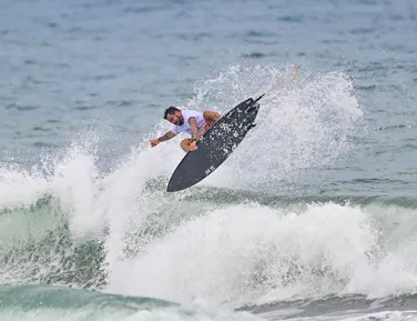 Praia do Forte recebe etapas do principal circuito de surfe da Bahia - Imagem