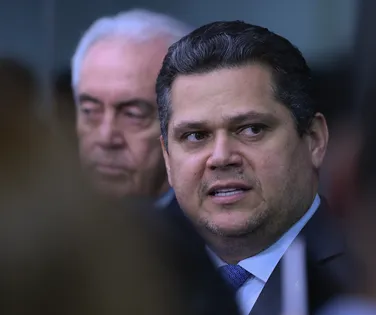 Alcolumbre contraria Wagner e marca sabatina de Messias para dezembro - Imagem