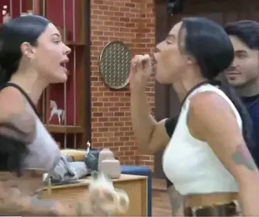 Ameaça e pedido de socorro: A Fazenda pega fogo com briga polêmica - Imagem