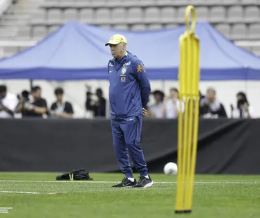 Ancelotti busca equilíbrio no meio-campo e aposta em ajustes táticos - Imagem