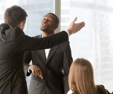 Briga no trabalho? Câmara estuda iniciativa contra intolerância profissional - Imagem