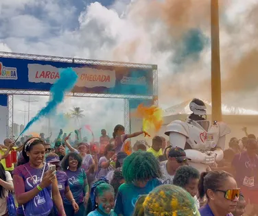 Corrida Colorida do Martagão reúne mais de 4,7 mil pessoas em Salvador - Imagem