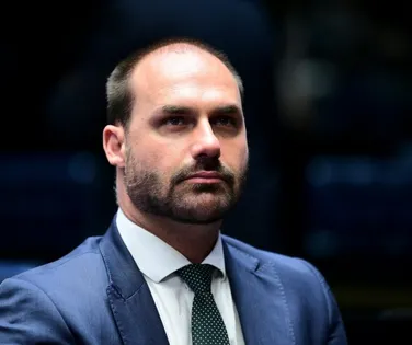 Eduardo Bolsonaro ironiza encontro Lula-Trump e fala em “derrota” - Imagem