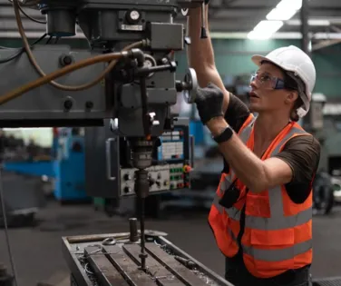 Em alta! 5 profissões que pagam R$ 15 mil sem necessidade de diploma - Imagem