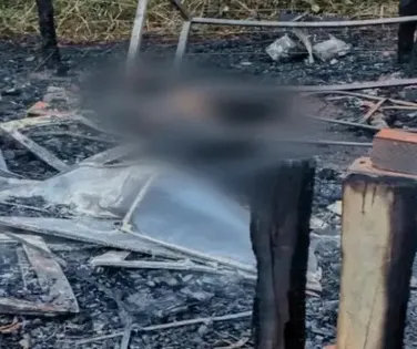 Homem morre carbonizado após casa pegar fogo na RMS - Imagem