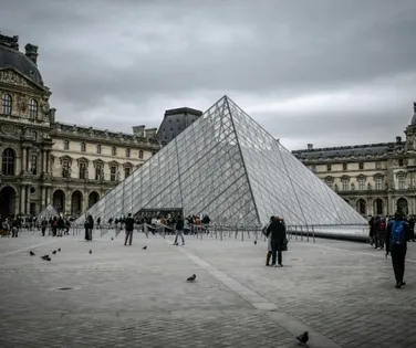 Louvre anuncia fechamento de sala rara após inspeção revelar perigo - Imagem