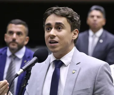 Nikolas Ferreira condena Moraes e faz promessa a Bolsonaro após prisão - Imagem