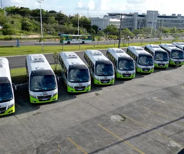 Novos ônibus reforçam cobertura da saúde em municípios baianos - Imagem