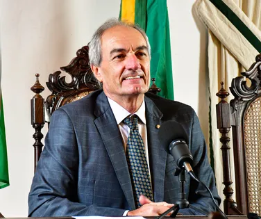 O assistencialismo que aprisiona e a inteligência cidadã que liberta - Imagem