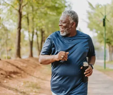 Qual o melhor exercício após os 60? Harvard aponta opção mais eficaz - Imagem