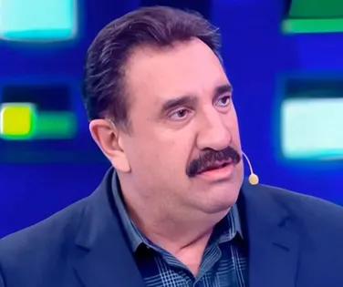Ratinho causa polêmica ao mostrar parte íntima ao vivo - Imagem