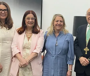 Reconhecimento: Lícia Fragoso recebe Medalha Maria Quitéria - Imagem