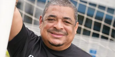 Vampeta vs 14 criadoras de conteúdo: ex-jogador busca namoro - Imagem