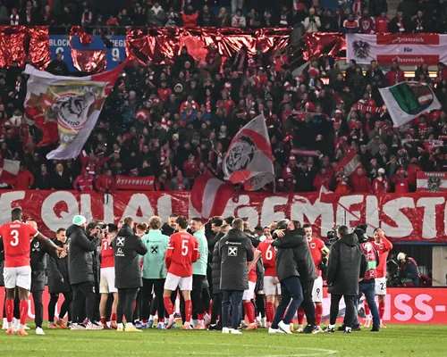 Cinco seleções garantem vaga na Copa do Mundo 2026 em dia de goleadas - Imagem