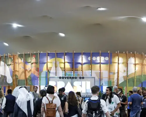 COP 30 tem dia de compromissos globais e tensão em Belém - Imagem