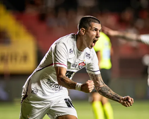 Invicto! Vitória emenda sequência sem derrotas e reage no Brasileirão - Imagem