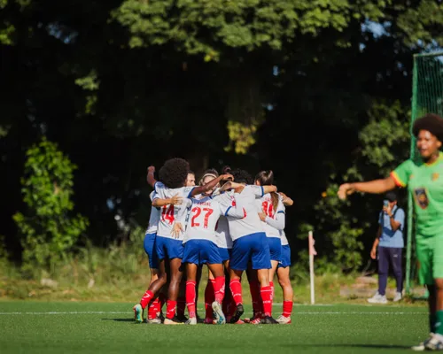 Mulheres de Aço atropelam Lusaca e colocam 'um pé' na final do Baianão - Imagem