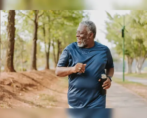 Qual o melhor exercício após os 60? Harvard aponta opção mais eficaz - Imagem