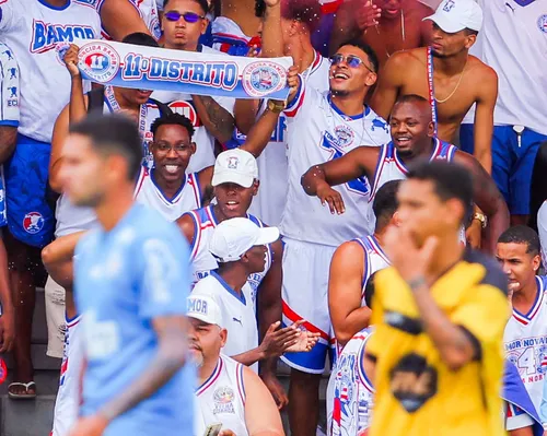 Torcida lota CT e Bahia vence jogo-treino de olho no Fortaleza - Imagem