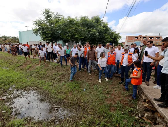 Jerônimo visita cidade na Bahia mais prejudicada pelas chuvas - Imagem