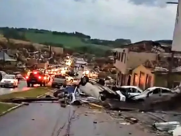 Número de feridos após passagem de tornado pelo Paraná chega a 750 - Imagem