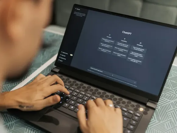 OpenAI lança versão do ChatGPT exclusiva para professores - Imagem