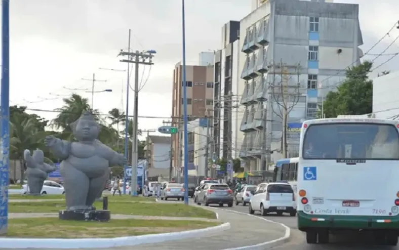 Adolescente é apreendido após trocar tiros com PMs em Ondina - Imagem