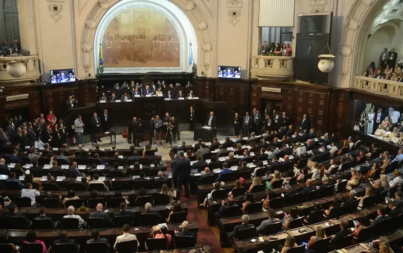 Assembleia Legislativa abre concurso com salários de até R$ 44 mil - Imagem