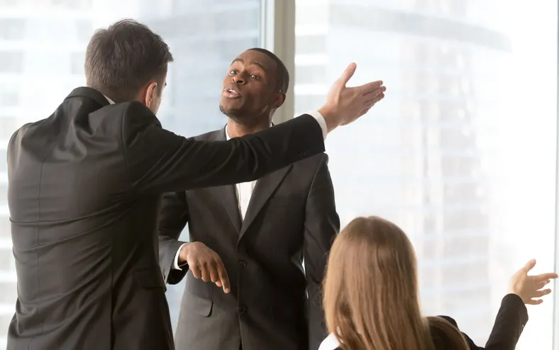 Briga no trabalho? Câmara estuda iniciativa contra intolerância profissional - Imagem
