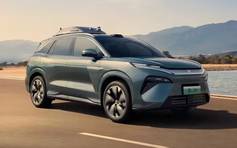 Carro da BYD que estaciona sozinho chega ao Brasil; conheça o Atto 8 - Imagem