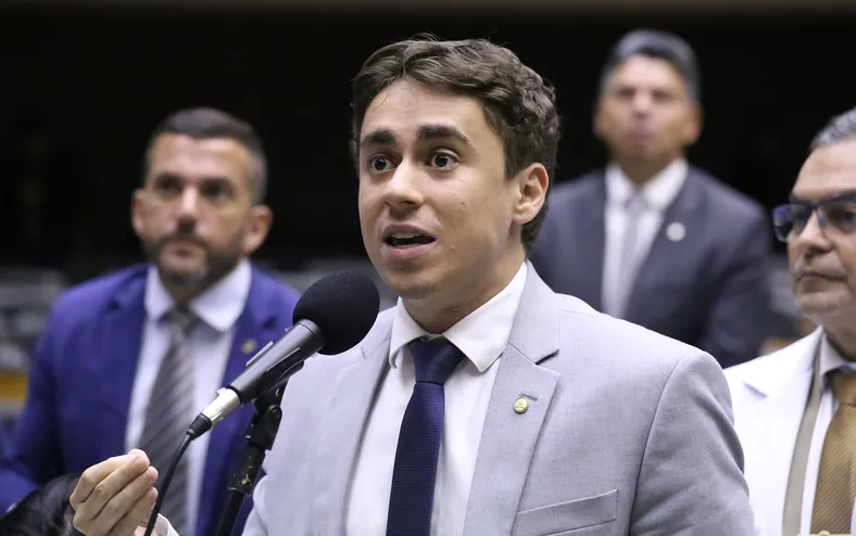 Nikolas Ferreira condena Moraes e faz promessa a Bolsonaro após prisão - Imagem