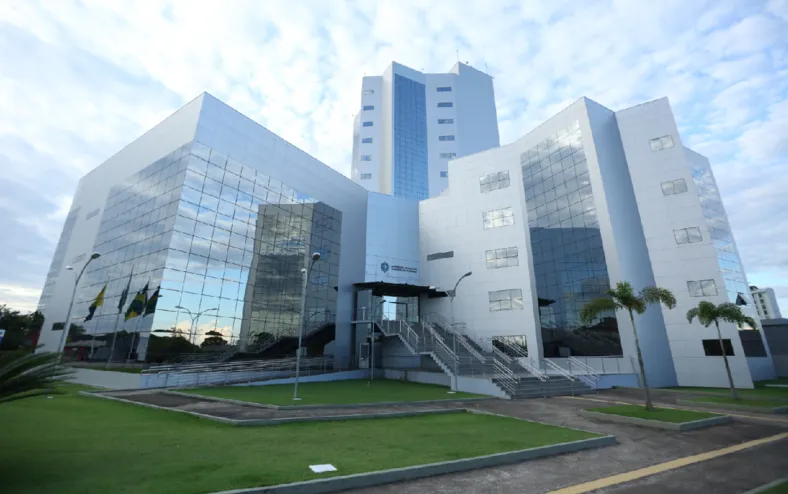 Orgão legislativo lança concurso com 200 vagas e salários de R$ 24 mil - Imagem